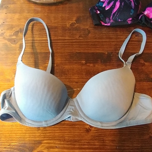 Bras - Picture 2 of 4